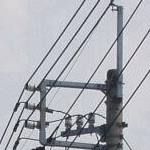 四国電力では非常に珍しい腕金です。